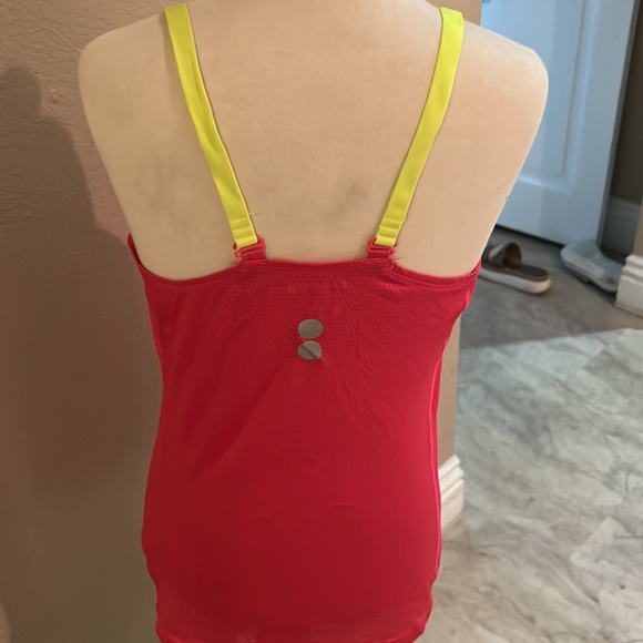 Reebok Workout Top Size Small - Picture 2 of 3